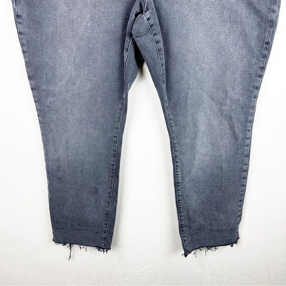 Good American Grey Skinny Tapered Crop Jeans Stretch Size 18 - Picture 3 of 8